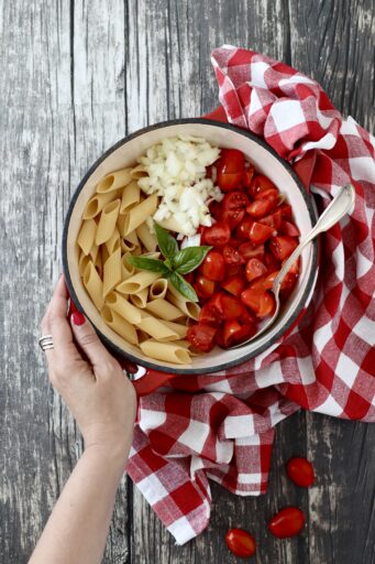 Tutto in pentola: pasta al pomodoro One pot